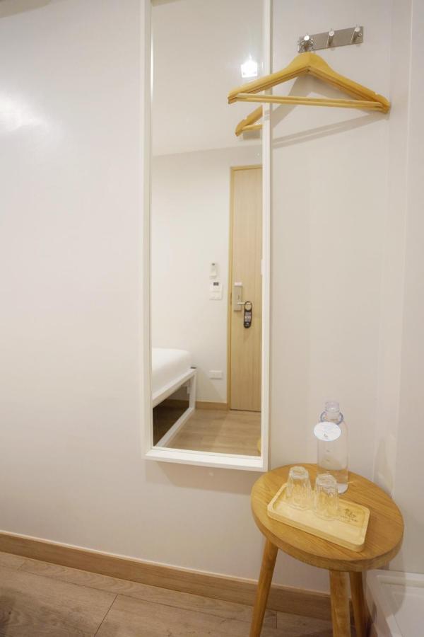 Yakthai Poshtel Банкок Екстериор снимка