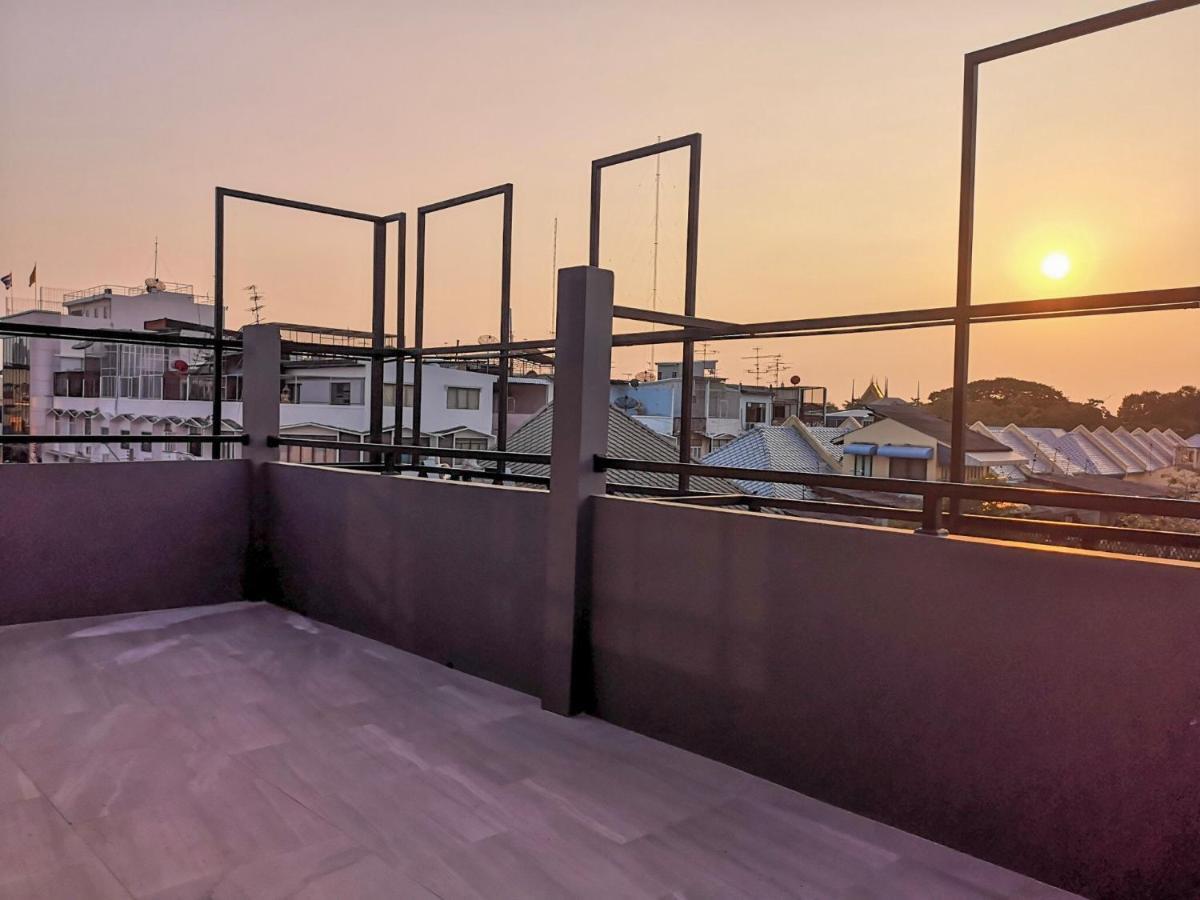 Yakthai Poshtel Банкок Екстериор снимка