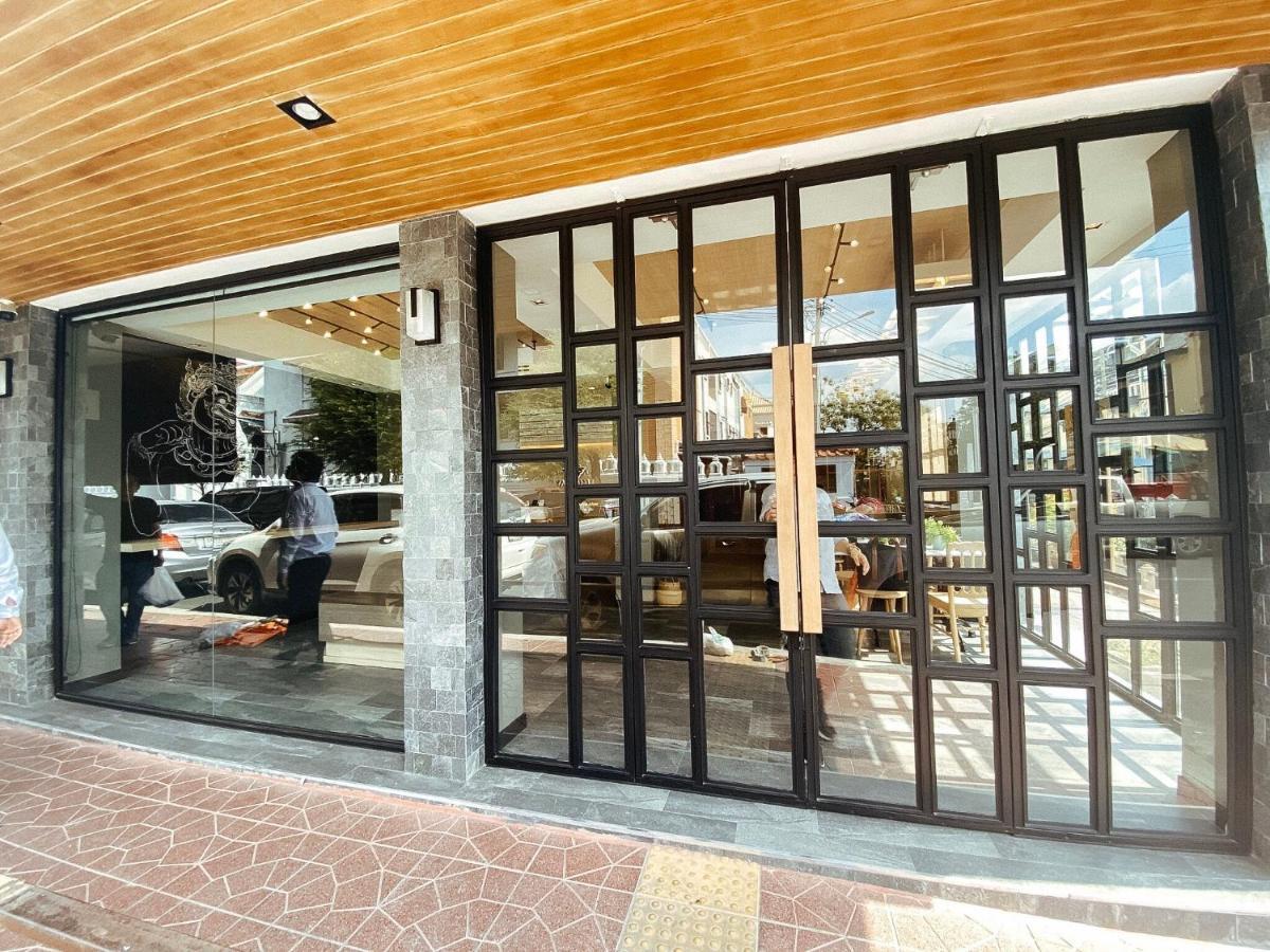 Yakthai Poshtel Банкок Екстериор снимка